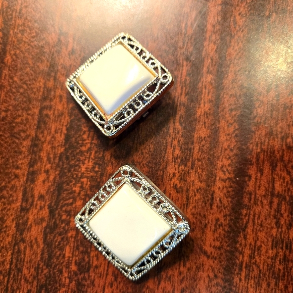 2 Pair Vintage Clip On Earrings, Rhinestone, White Lucite - Picture 4 of 16